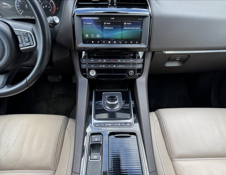 Jaguar F-Pace SUV 2,0 l 132 kw