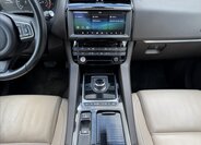 Jaguar F-Pace SUV 2,0 l 132 kw