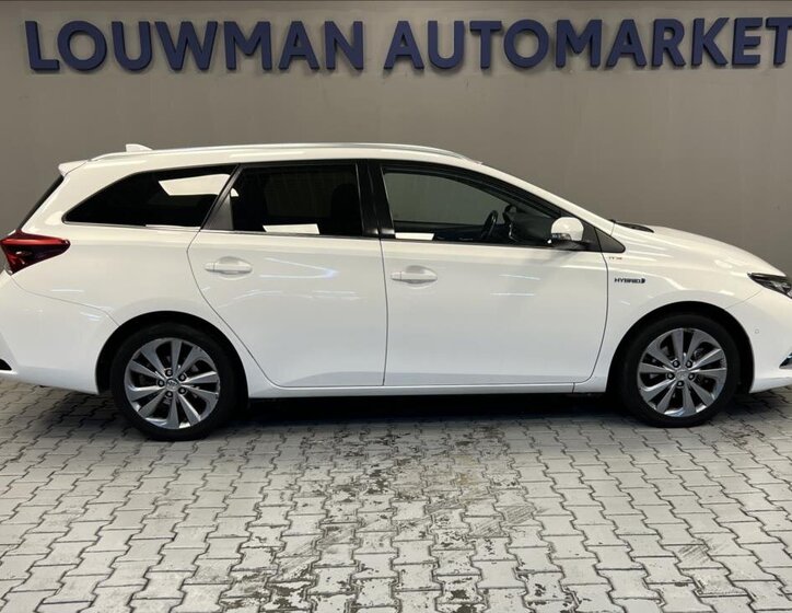 Toyota Auris 16