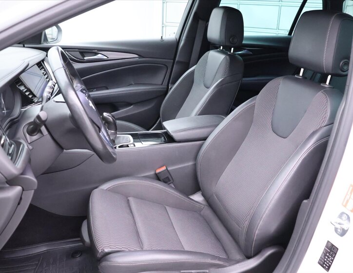 Opel Insignia Kombi 2,0 l 128 kw