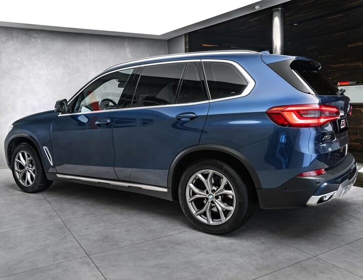 BMW X5 SUV 3,0 l 250 kw