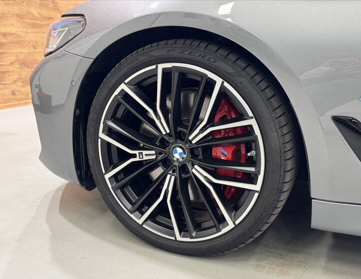 BMW Řada 5 Sedan / Limuzína 4,4 l 390 kw