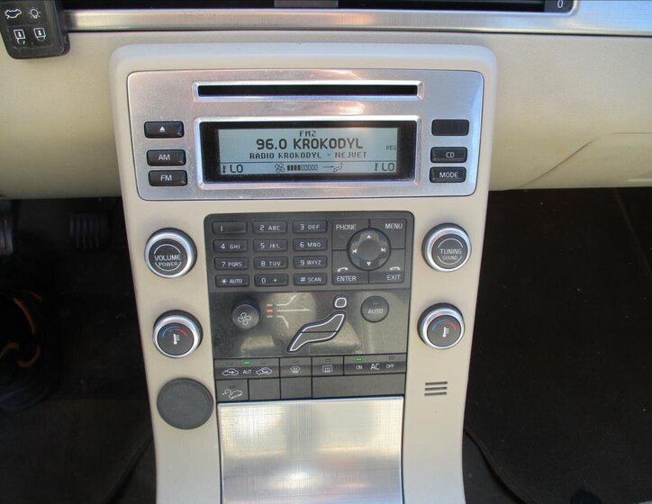 Volvo XC70 Kombi 2,4 l 151 kw