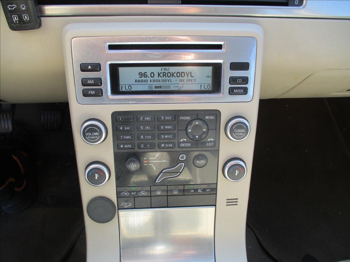 Volvo XC70 Kombi 2,4 l 151 kw