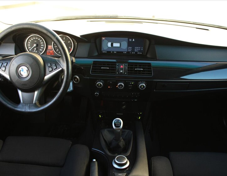 BMW Řada 5 Kombi 3,0 l 145 kw