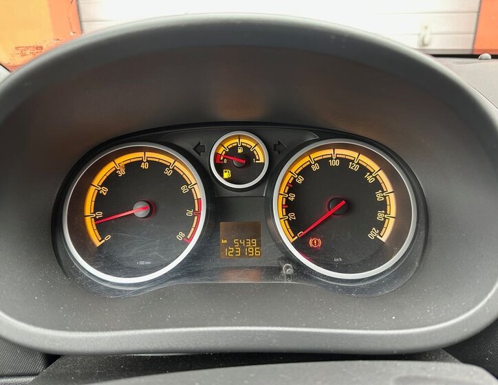 Opel Corsa Hatchback 1,4 l 64 kw