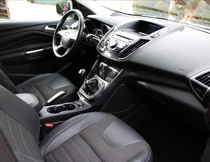 Ford Kuga SUV 1,5 l 110 kw