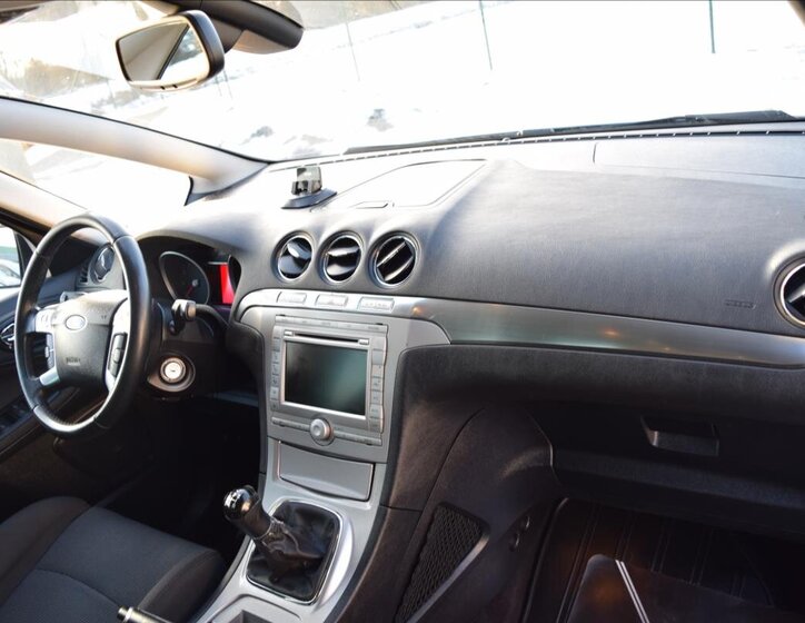 Ford S-MAX MPV 2,0 l 107 kw