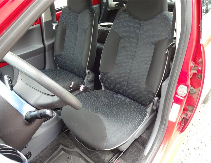 Peugeot 107 Hatchback 998,0 50 kw