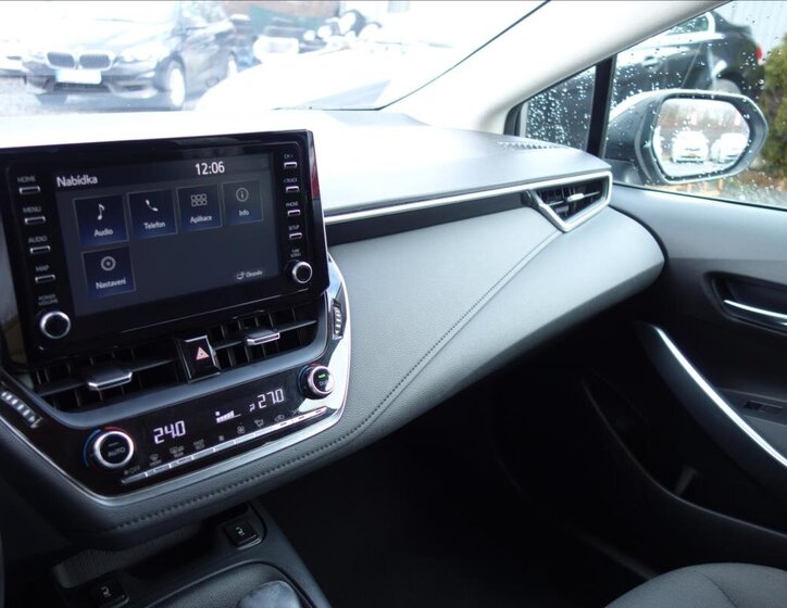 Toyota Corolla Sedan / Limuzína 1,6 l 97 kw