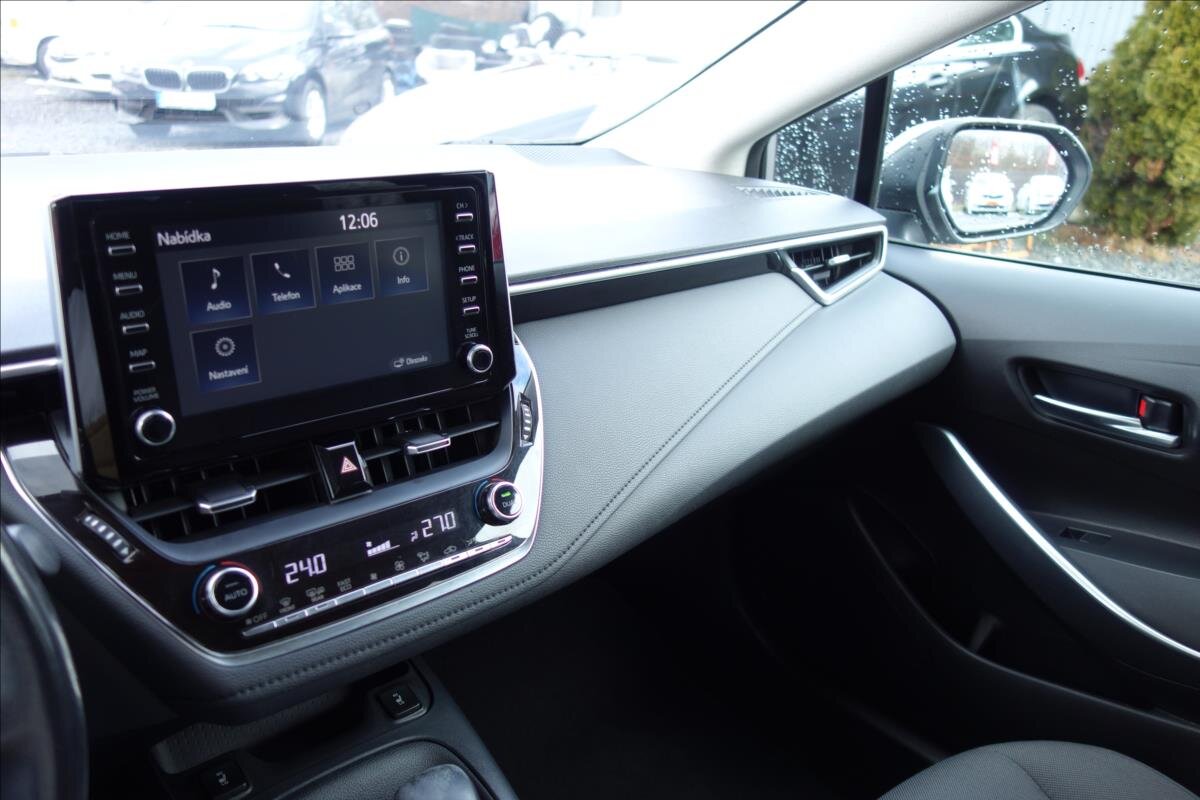 Toyota Corolla Sedan / Limuzína 1,6 l 97 kw