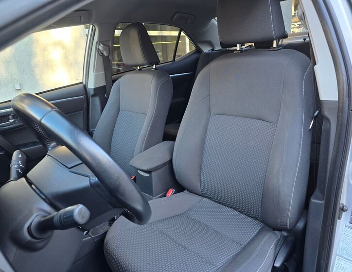 Toyota Corolla Sedan / Limuzína 1,6 l 97 kw