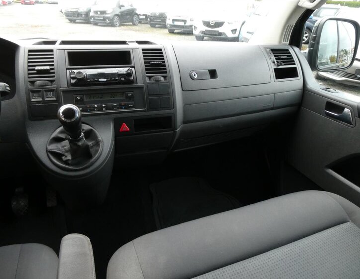 Volkswagen Caravelle 24