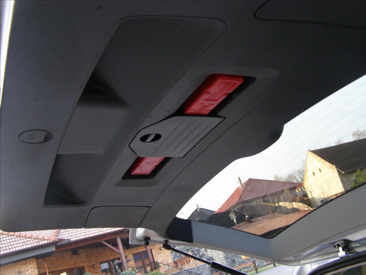 Volkswagen Touran MPV 1,2 l 77 kw