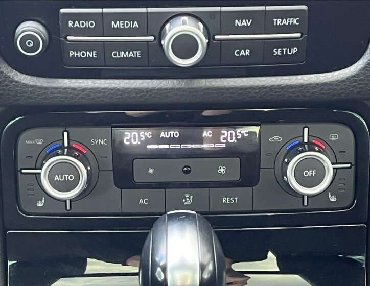 Volkswagen Touareg SUV / Terénní 3,0 l 150 kw