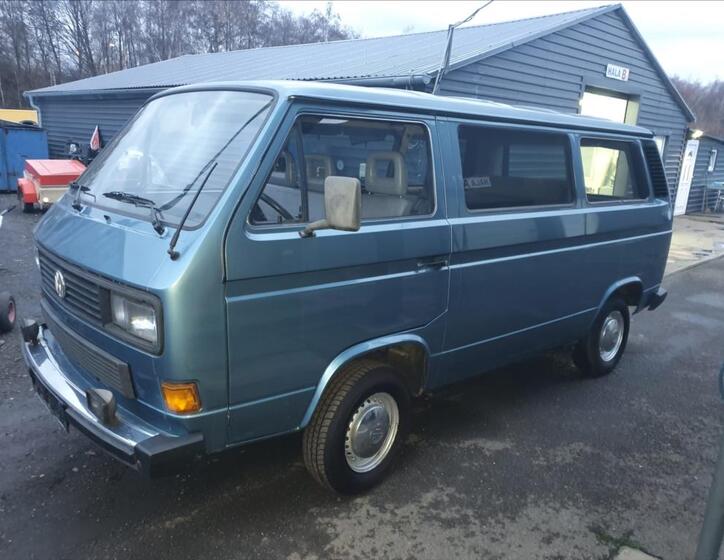 Volkswagen Caravelle 1