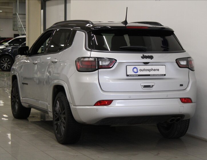 Jeep Compass SUV / Terénní 1,3 l 110 kw