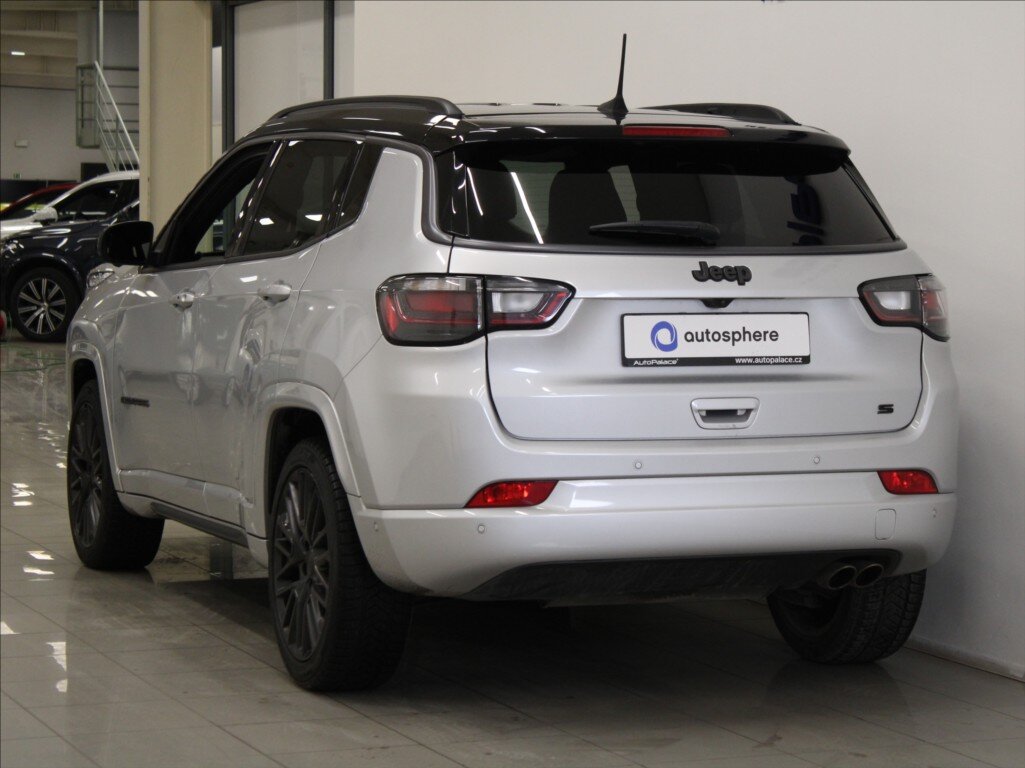 Jeep Compass SUV / Terénní 1,3 l 110 kw