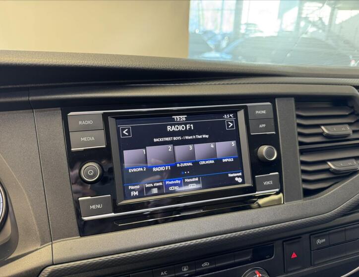 Volkswagen Caravelle 10