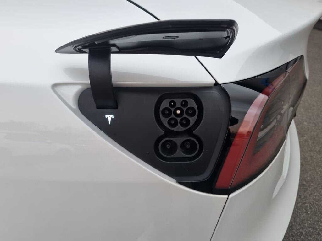 Tesla Model 3 Sedan / Limuzína 0,0 355 kw