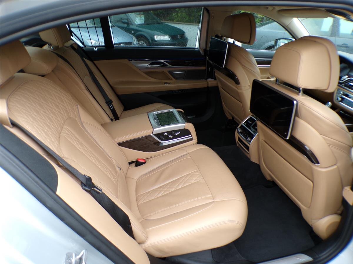 BMW Řada 7 Sedan / Limuzína 3,0 l 195 kw