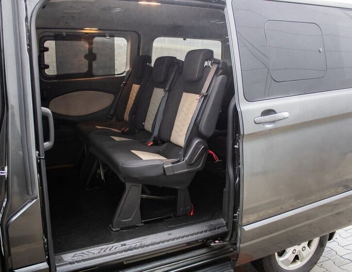 Ford Tourneo Custom 18