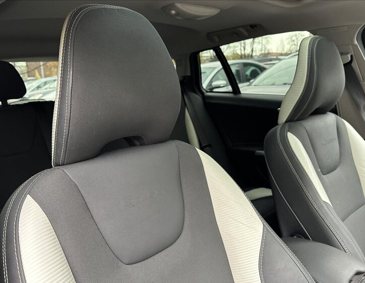 Volvo V60 Kombi 2,4 l 158 kw