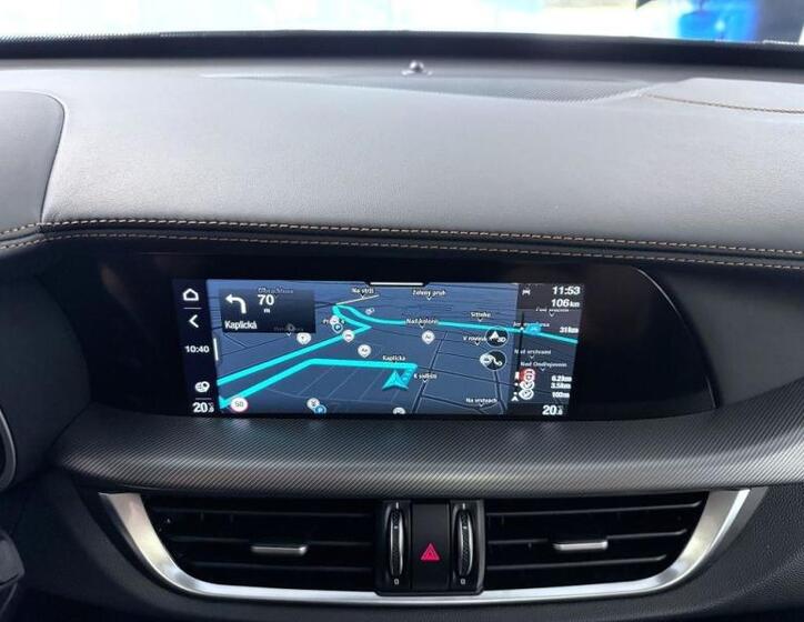 Alfa Romeo Stelvio 12