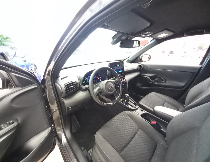 Toyota Yaris Cross CUV / Crossover 1,5 l 68 kw