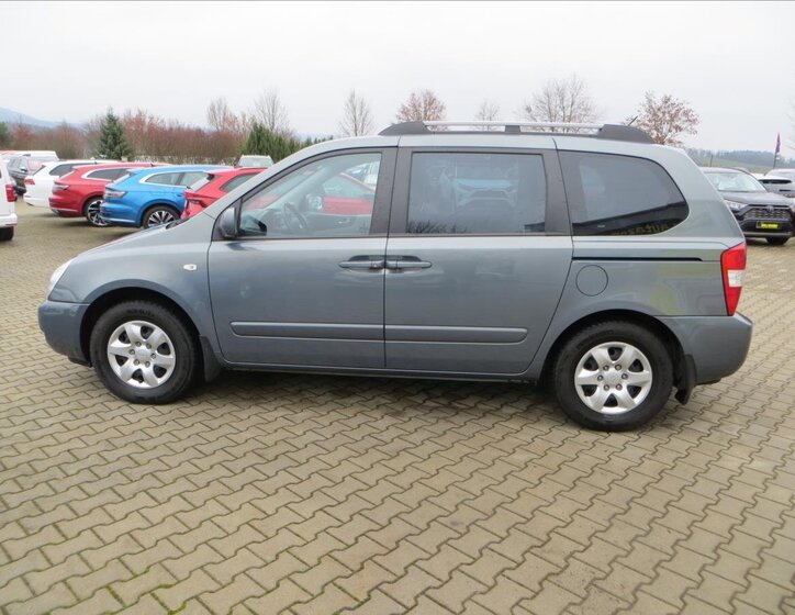 KIA Carnival 4