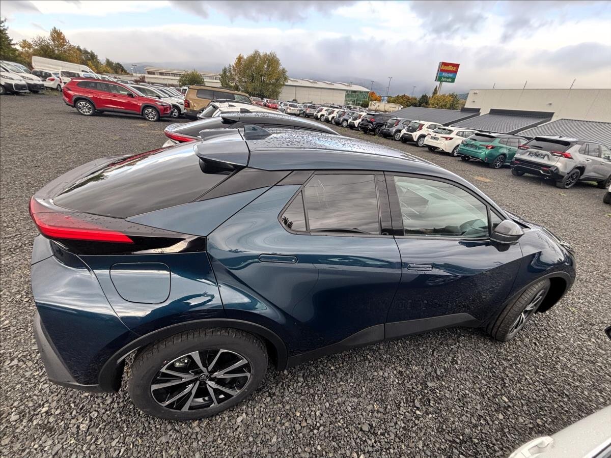 Toyota C-HR SUV 1,8 l 103 kw