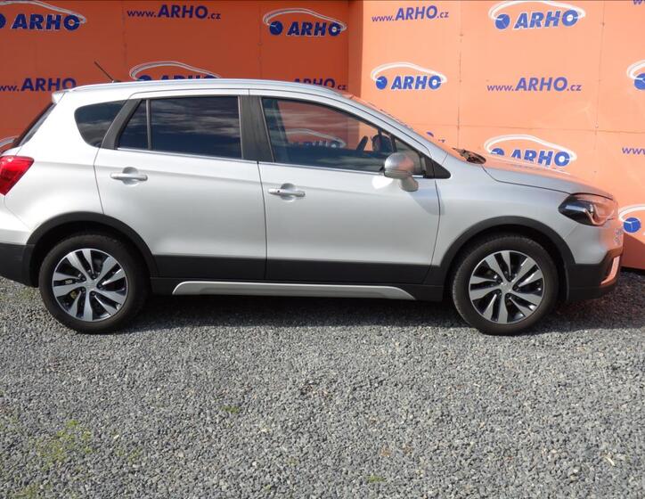 Suzuki S-Cross 8