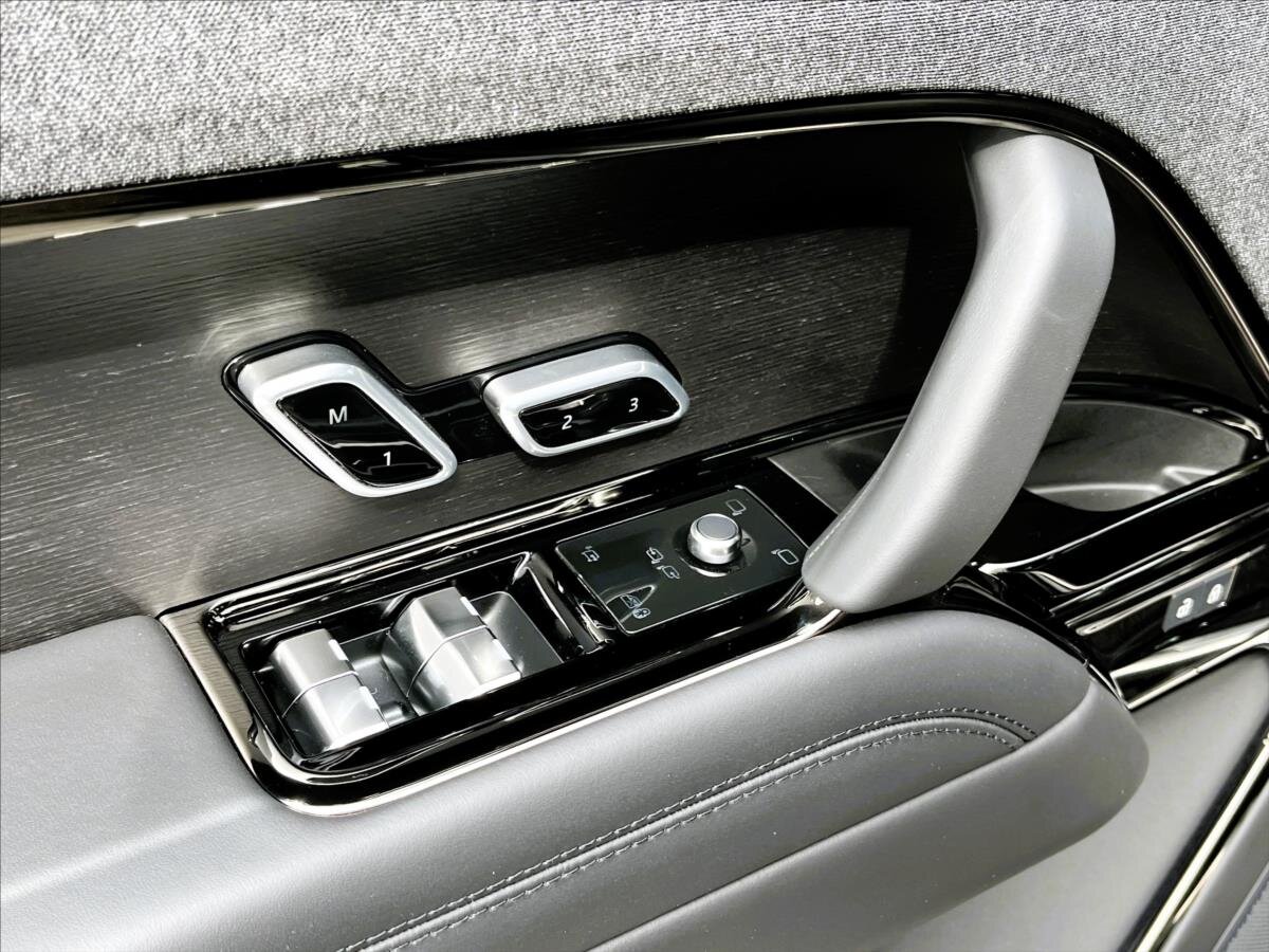 Land Rover Range Rover Sport SUV / Terénní 4,4 l 390 kw