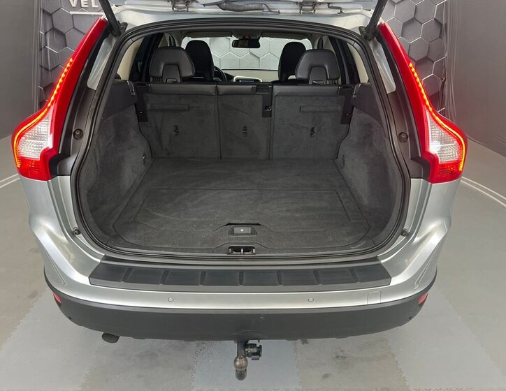 Volvo XC60 SUV / Terénní 2,0 l 120 kw