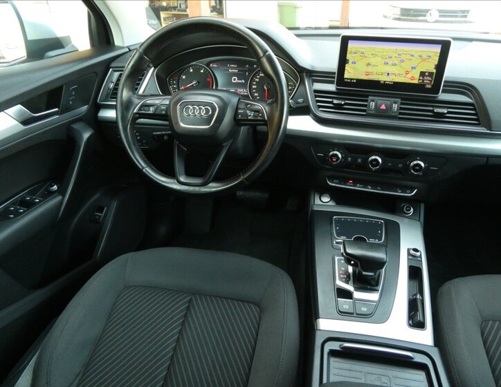 Audi Q5 SUV / Terénní 2,0 l 120 kw