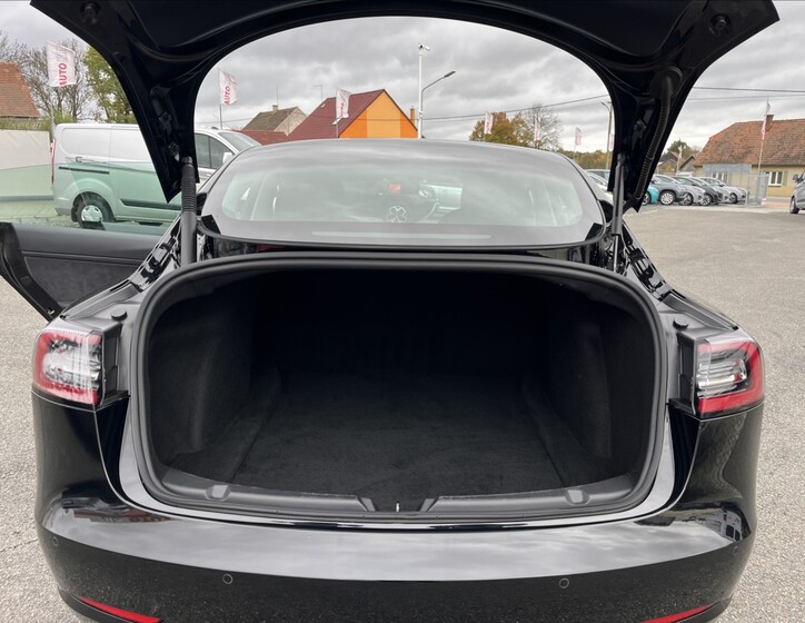 Tesla Model 3 33