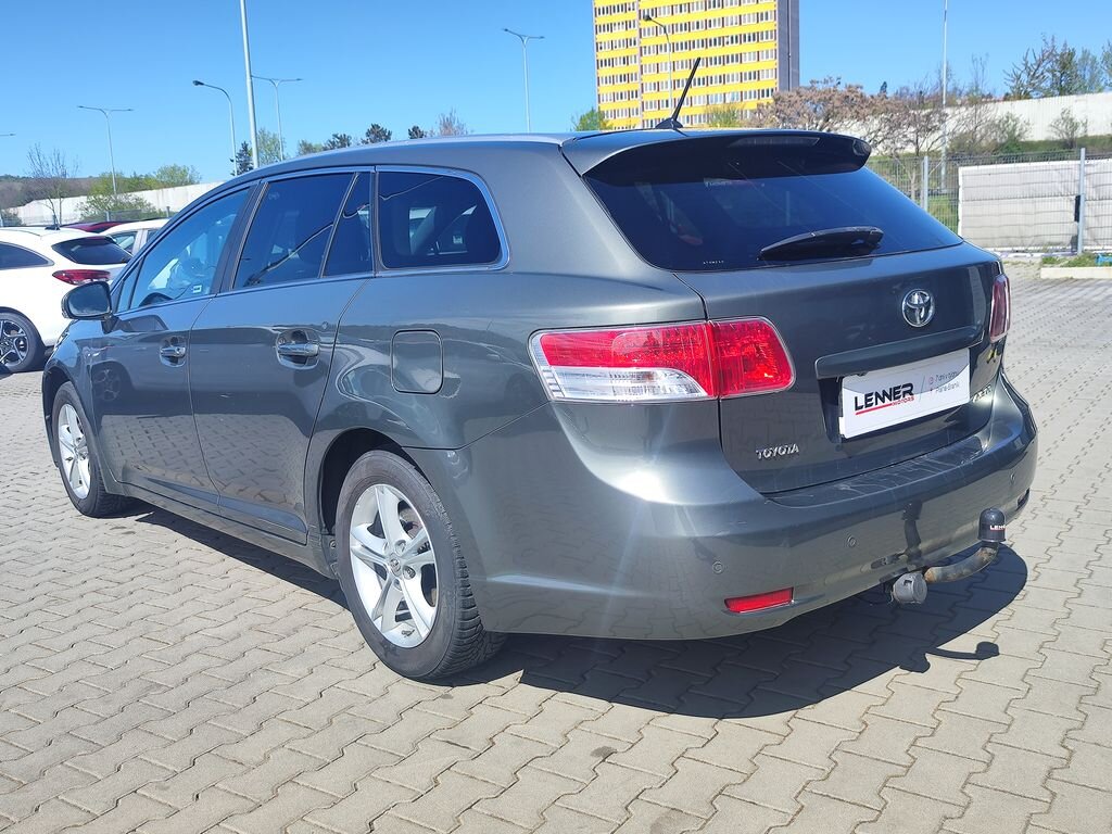 Toyota Avensis Kombi 2,0 l 93 kw