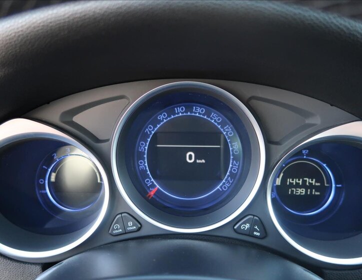 DS Automobiles DS4 Hatchback 1,6 l 88 kw