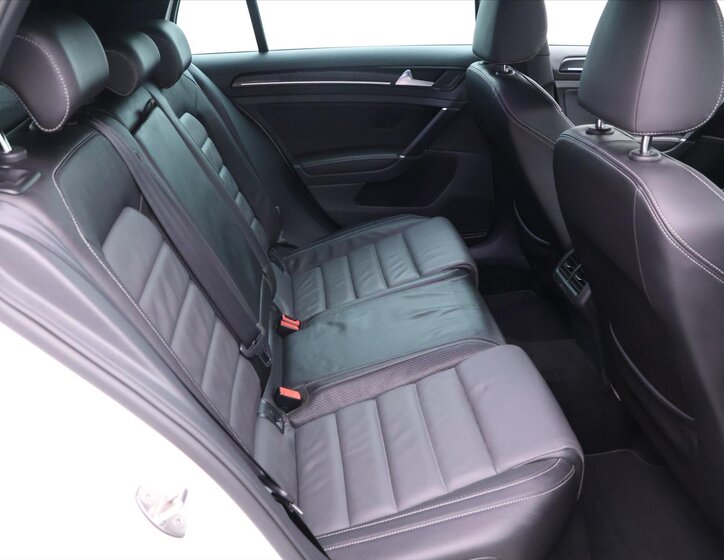 Volkswagen Golf Hatchback 2,0 l 221 kw