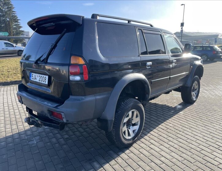 Mitsubishi Pajero 37