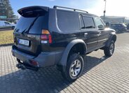 Mitsubishi Pajero 37