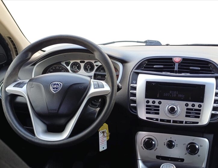 Lancia Delta Hatchback 1,6 l 88 kw