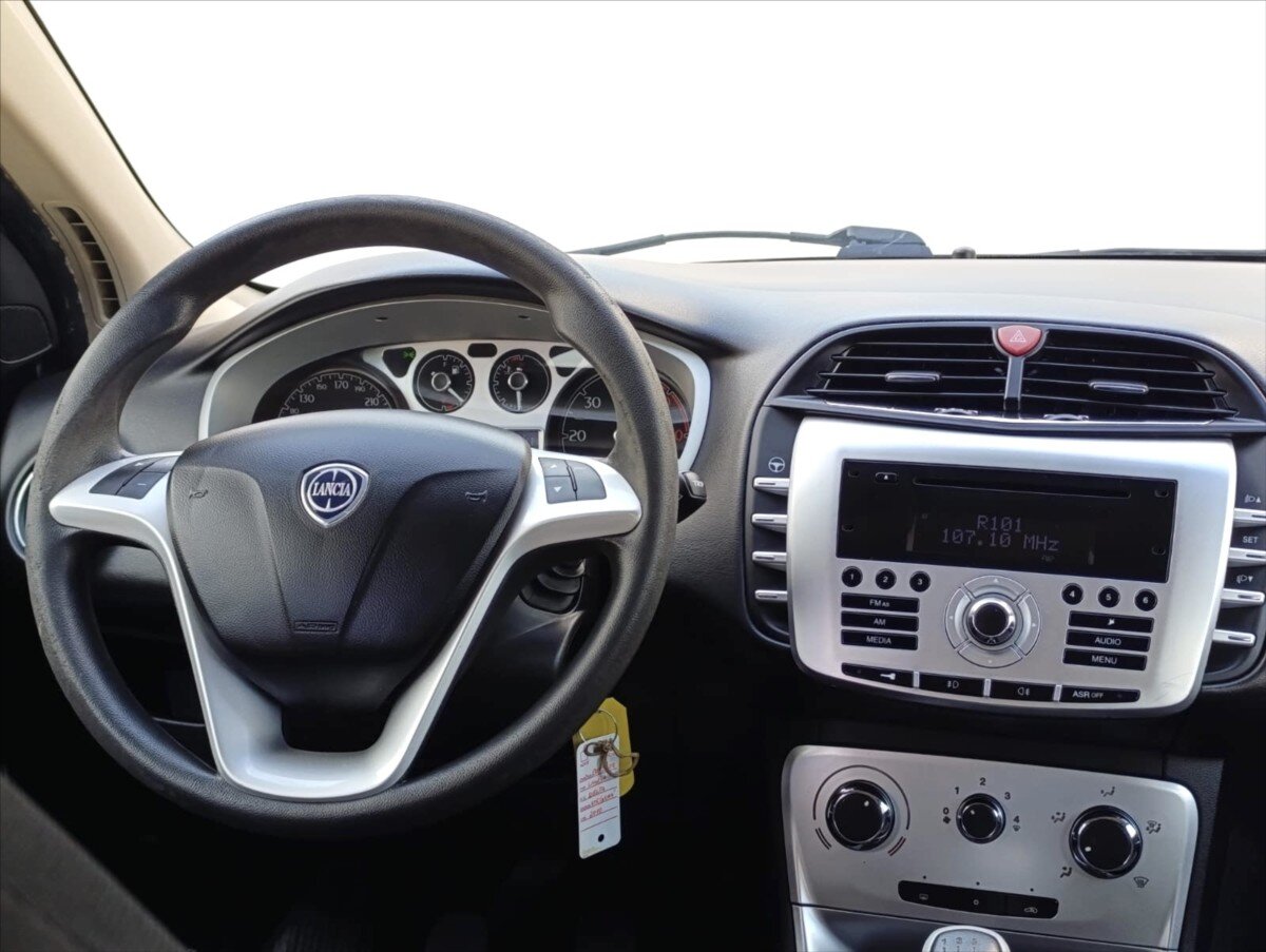 Lancia Delta Hatchback 1,6 l 88 kw