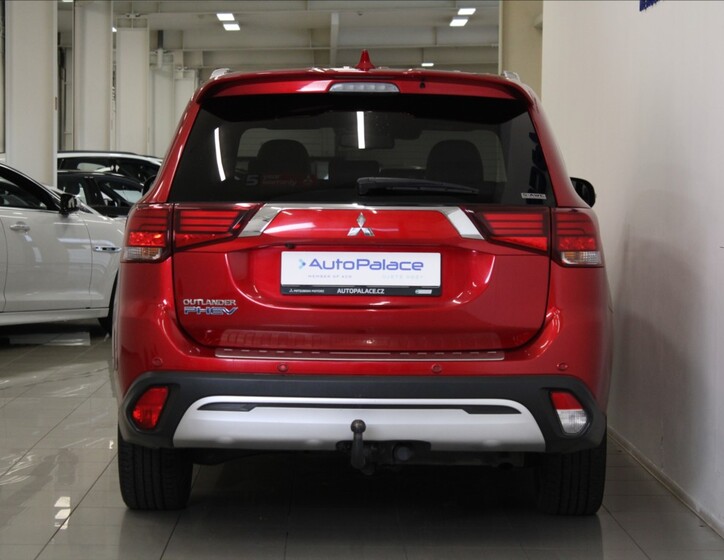 Mitsubishi Outlander 4