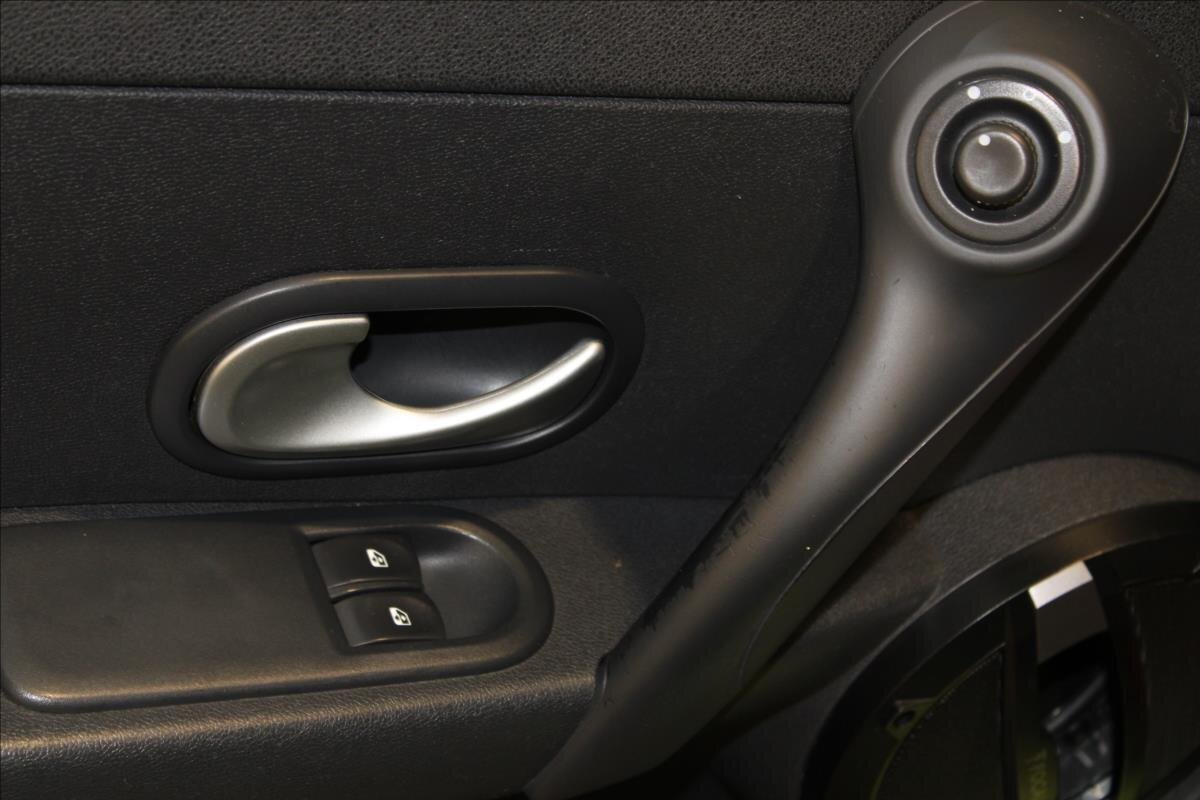 Renault Clio Hatchback 1,1 l 55 kw