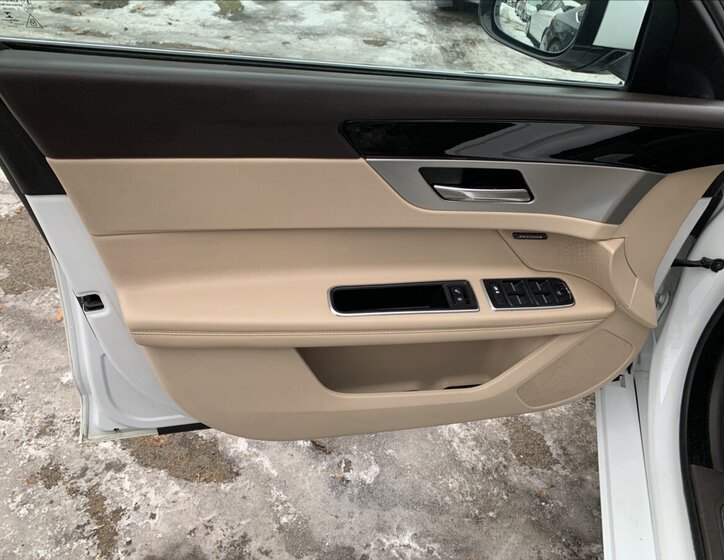 Jaguar XF Sedan 2,0 l 132 kw