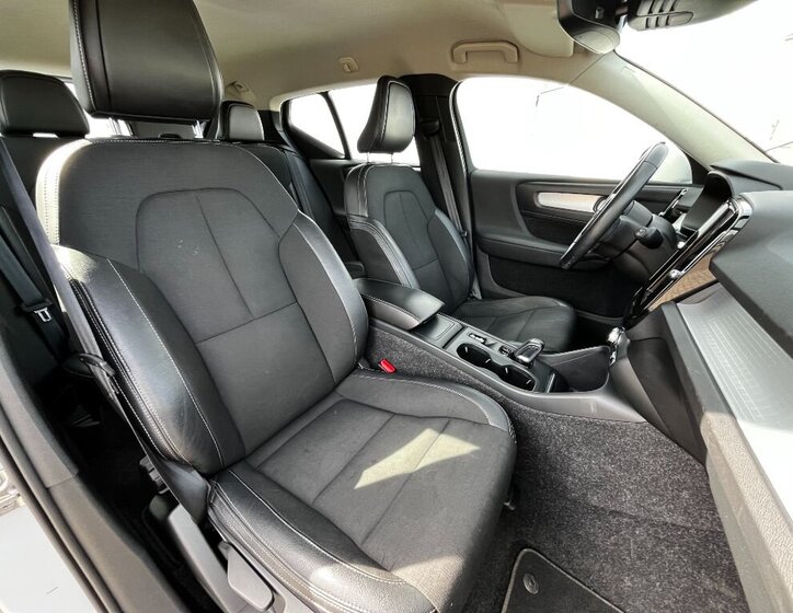 Volvo XC40 SUV / Terénní 1,5 l 120 kw