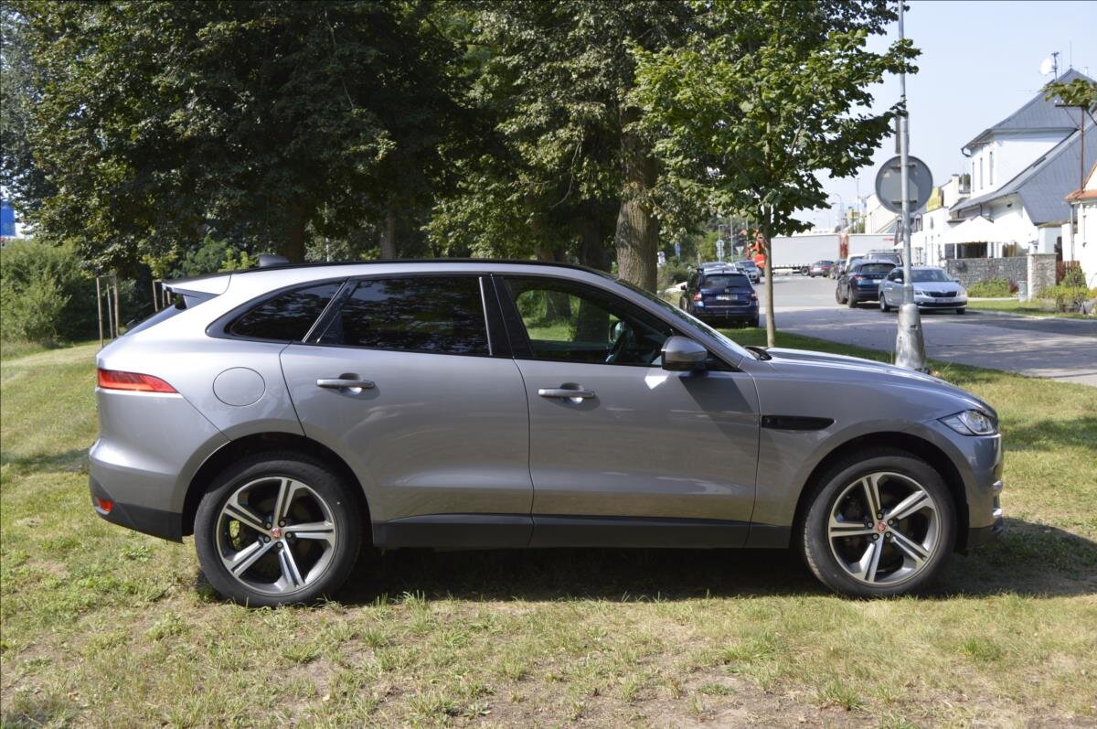 Jaguar F-Pace SUV / Terénní 2,0 l 132 kw