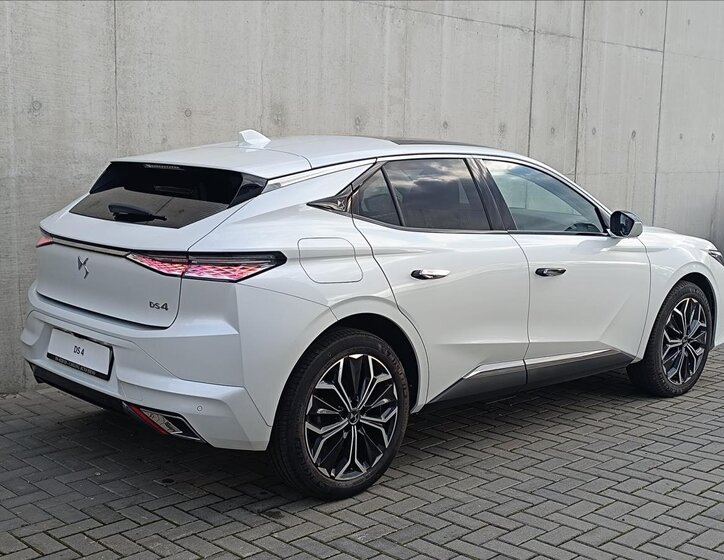 DS Automobiles DS4 Hatchback 1,6 l 133 kw