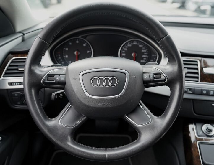 Audi A8 Sedan / Limuzína 3,0 l 213 kw